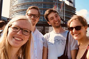 Schöner Hintergrund für ein Selfie: das EU-Parlament