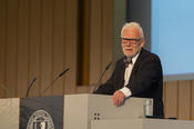 Der Vorsitzende des Kuratoriums der Freien Universität, Professor Jürgen Zöllner, würdigte in seiner Rede die Verdienste des scheidenden Präsidenten Peter-André Alt.