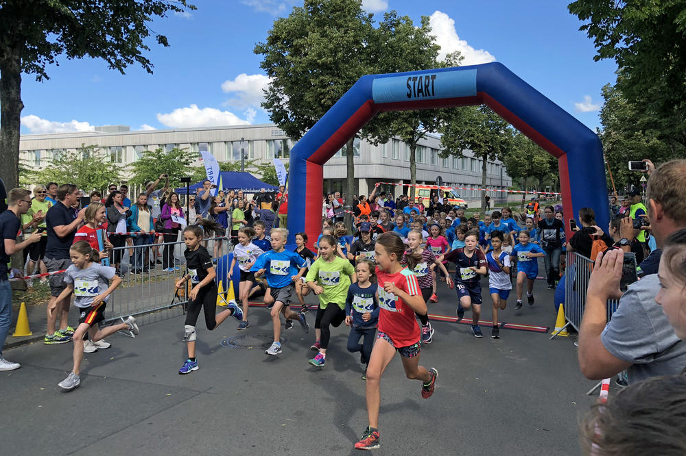 Startschuss für das Kinderwettrennen über 1,1 Kilometer.