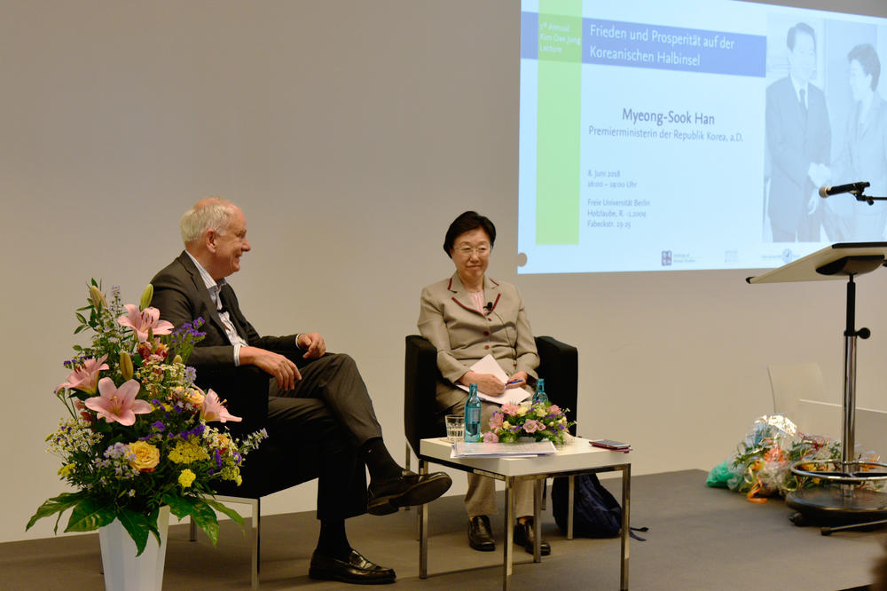 Die erste Kim Dae Jung Lecture am Institut für Koreastudien hielt die ehemalige Premierministern Südkoreas Han Myeong-Sook. Im Anschluss an ihren Vortrag diskutierte sie mit dem ehemaligen deutschen Botschafter in Seoul, Norbert Baas.