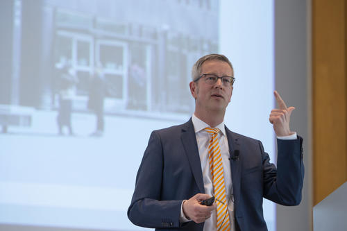 6. Juli 2018: Günter M. Ziegler bei der Amtsübergabe durch seinen Vorgänger Professor Peter-André Alt. Das Bild zeigt Ziegler bei den Feierlichkeiten im Max-Kade-Auditorium im Henry-Ford-Bau der Freien Universität.