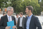 Günter M. Ziegler, Präsident der Freien Universität Berlin (l.), und Steffen Krach, Staatssekretär für Wissenschaft und Forschung (r.).