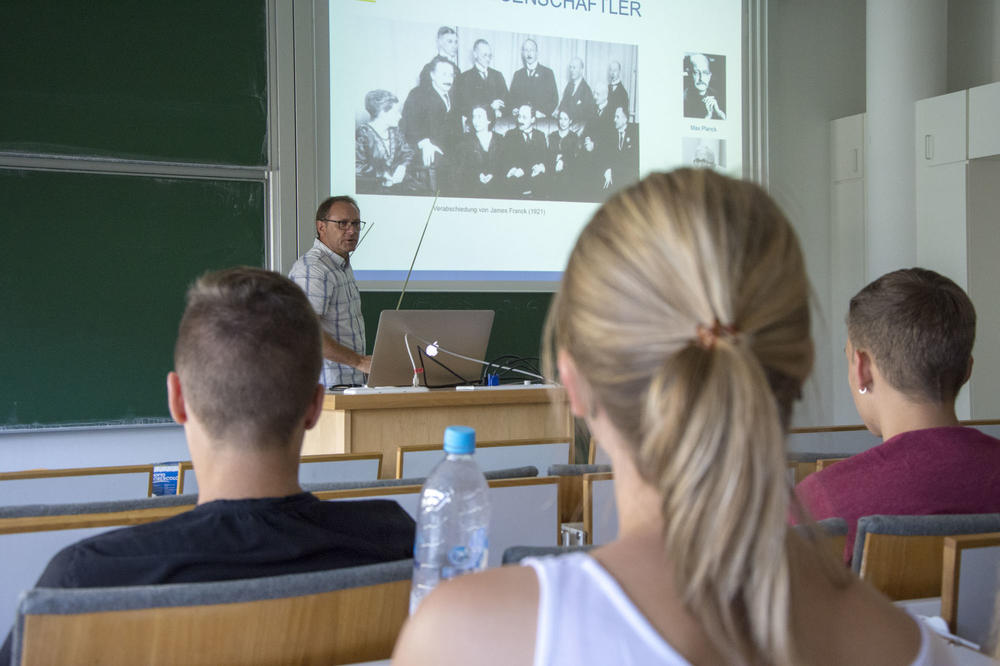 „1920 war Dahlem das deutsche Oxford“, auch davon berichtete Joachim Herberle den Gästen aus Witzenhausen.