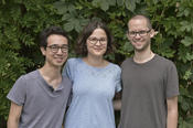Drei Studierende der Freien Universität Berlin schafften es ins Finale der Debattiermeisterschaft: Julian Stastny, dessen Teampartner Stefan Torges an der Technischen Universität Berlin studiert, Lara Tarbuk und Christof Kebschull (v.l.n.r.).