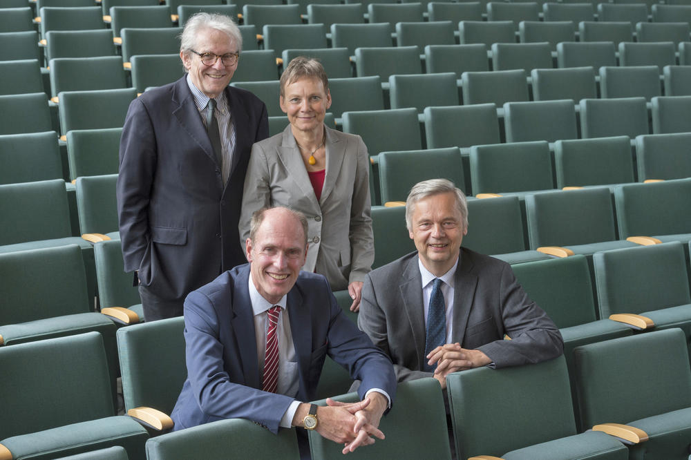 Der Vorstandsvorsitzende der Charité-Universitätsmedizin Karl Max Einhäupl, die Präsidentin der Humboldt-Universität Sabine Kunst, der Präsident der Technischen Universität Christian Thomsen und der Präsident Freien Universität Peter-André Alt.