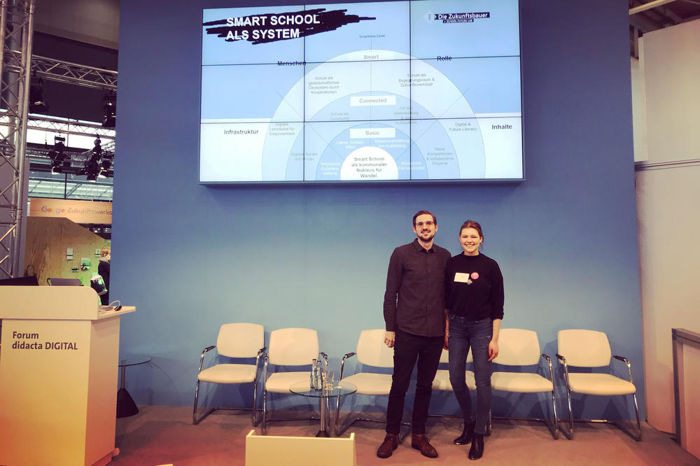 Im Februar 2018 präsentierten Aileen Moeck (rechts) und Jens Konrad (links) ihr Projekt „Zukunftsbauer“ auf der Bildungsmesse didacta in Hannover.