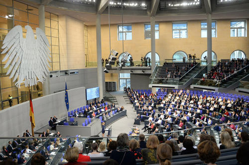 Wie haben sich parlamentarische Rede und Arbeit verändert? Darüber diskutieren an der Freien Universität Politiker, eine Wissenschaftlerin und eine Journalistin bei der ersten Debatte Dahlem.