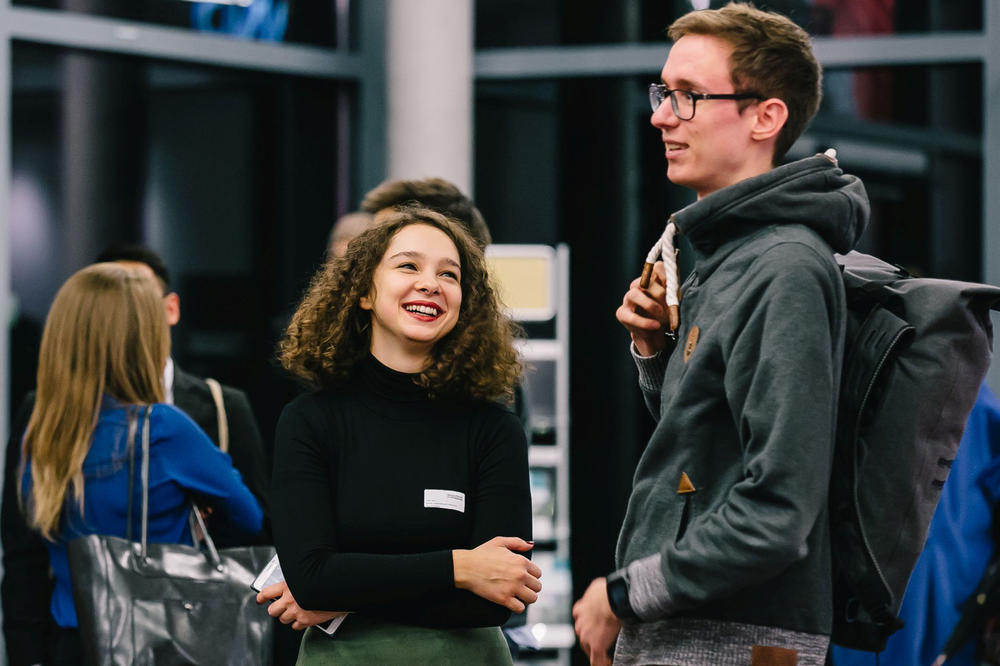 Während des Studiums einen Zuschuss für die monatlichen Lebenskosten zu bekommen, eröffnet Denk- und Bewegungsräume: Deutschlandstipendien sind mit monatlich 300 Euro dotiert.