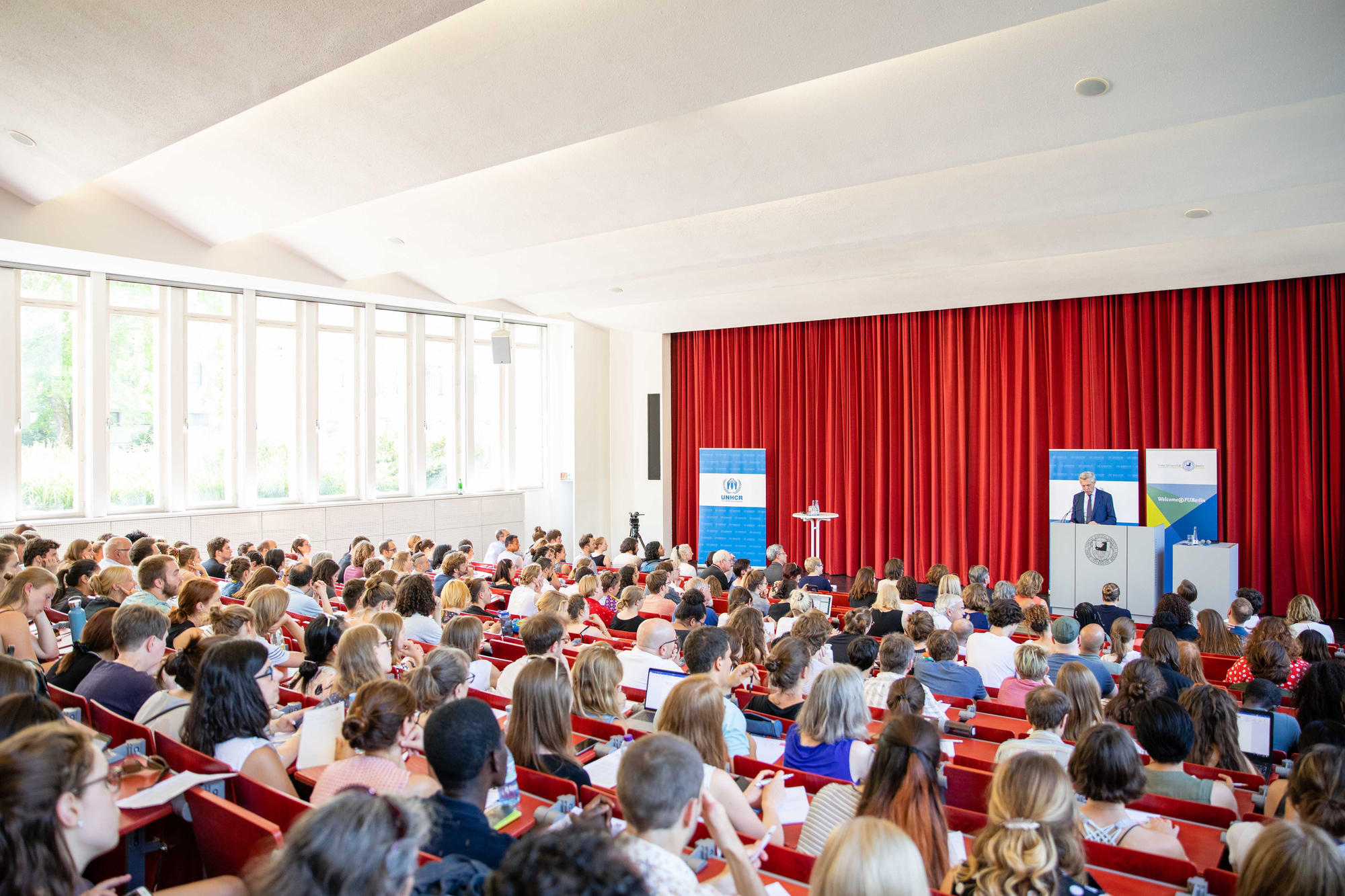 Grandi sprach zwei Tage vor dem Weltflüchtlingstag, der jedes Jahr am 20. Juni begangen wird, an der Freien Universität Berlin. Eingebettet war sein Besuch in die International Week, die dort derzeit stattfindet.