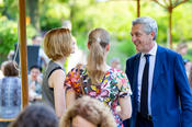 Auch Filippo Grandi, Hochkommissar des UN-Flüchtlingshilfswerks, fand sich nach seinem Vortrag an der Freien Universität anlässlich des Weltflüchtlingstags im Garten des Harnack Hauses ein.