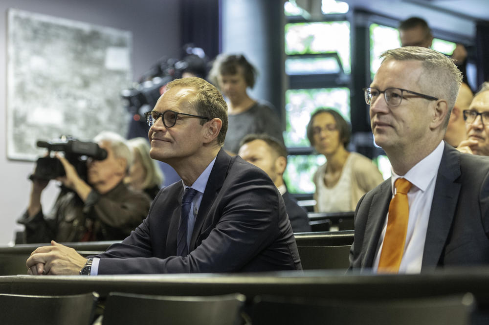 ... dem Regierenden Bürgermeister und Universitätspräsident Ziegler Forschungs- und Lehrinhalte.