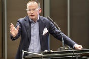 ... mit ihrem Kollegen, Anglistikprofessor Andrew James Johnston, ebenfalls Cluster-Sprecher.