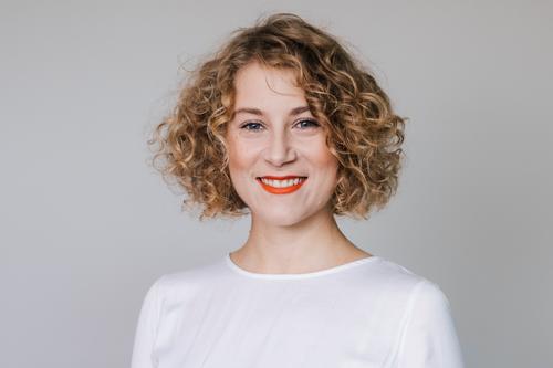 Marion Acker ist Wissenschaftliche Mitarbeiterin am Institut für Deutsche und Niederländische Philologie der Freien Universität Berlin.