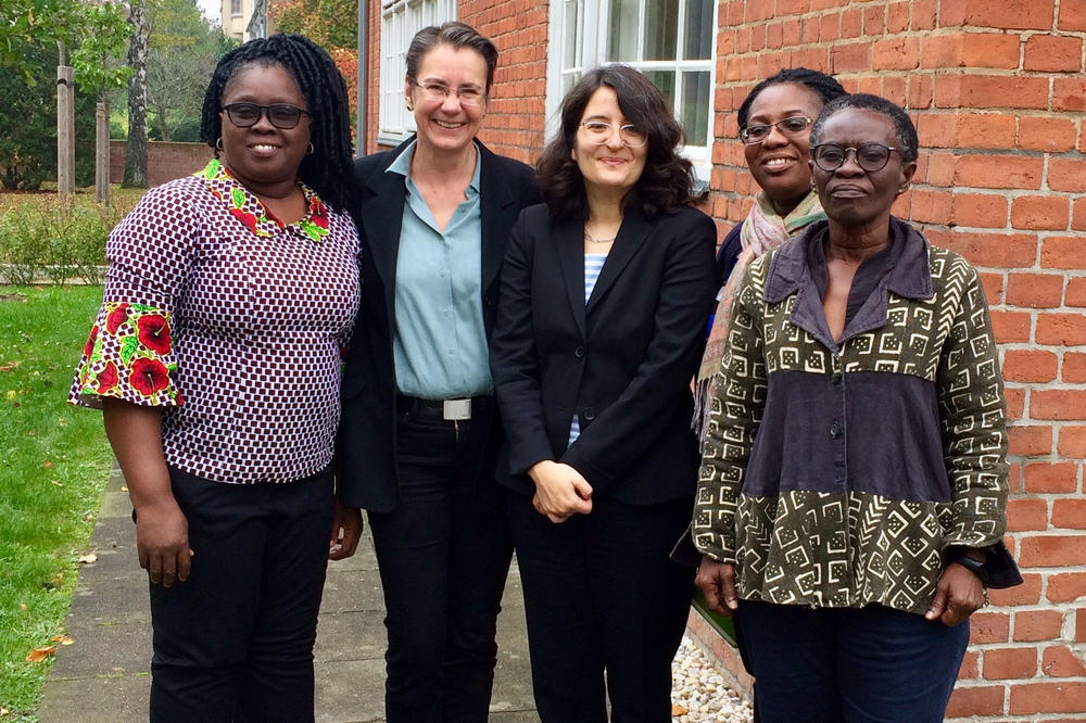 V.l.n.r.: Dr. Genevieve Adkupo (UCC), Dr. Mechthild Koreuber (Frauenbeauftragte der Freien Universität), Prof. Gülay Çağlar vom Otto-Suhr-Institut, Georgina Yaa Oduro (Direktorin des Centre for Gender Research, UCC) und Prof. Akua O. Britwum (UCC).