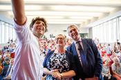 UN-Hochkommissar Filippo Grandi an der Freien Universität. Er appellierte an die Wissenschaft: Universitäten sollten die weltweiten Flüchtlingskrisen gründlich analysieren. Im Bild mit Prof. Verena Blechinger-Talcott und Moderator Jaafar Abdul-Karim.