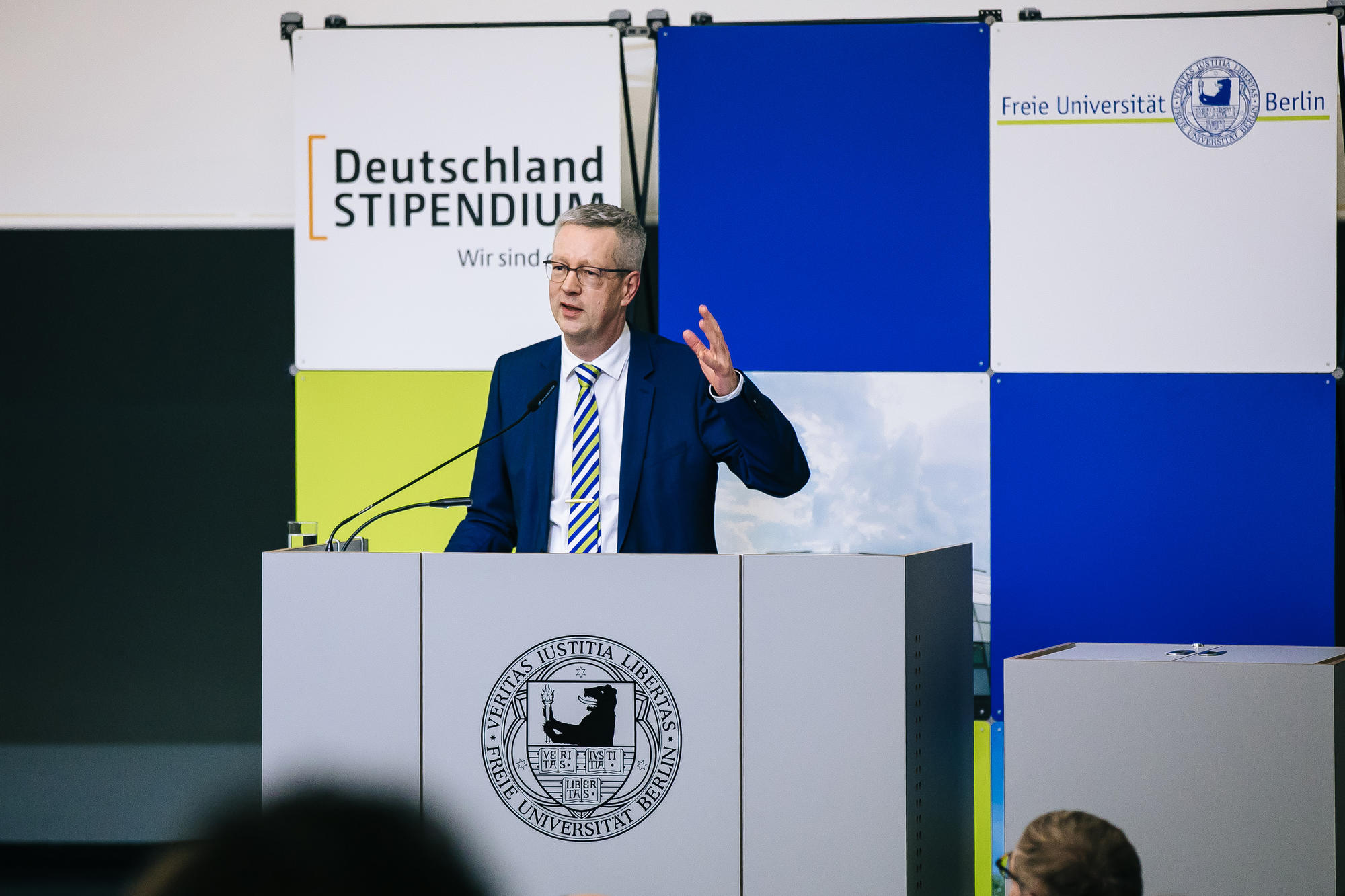 „Auch biografische Hürden genommen zu haben, kann eine Leistung sein“, betonte Professor Günter M. Ziegler, Präsident der Freien Universität. Große Leistungen könnten so noch mehr strahlen.