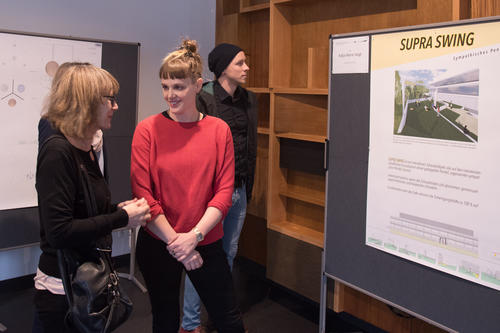 Prof. Liz Bachhuber (l.) von der Bauhaus-Universität in Weimar war Vorsitzende der Wettbewerbsjury.