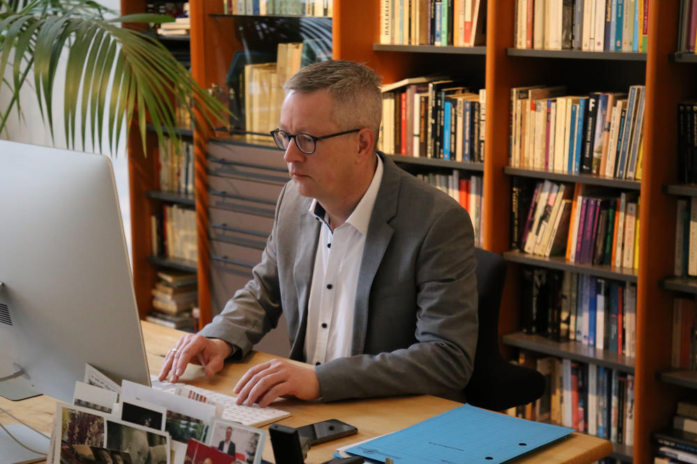 Auch Universitätspräsident Professor Dr. Günter M. Ziegler arbeitet im Home Office.