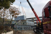 Nur die Laboreinrichtung und die Fassade wurden vor Ort hinzugefügt ergänzt.