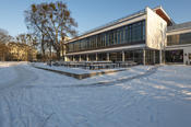 Die Mensa I war der erste Neubau der 1948 gegründeten Freien Universität. Das Gebäude, in dem heute die Veggie Mensa untergebracht ist, ist nahe der Fachbereiche Rechtswissenschaft und Wirtschaftswissenschaft, UB und Henry-Ford-Bau liegen gegenüber.