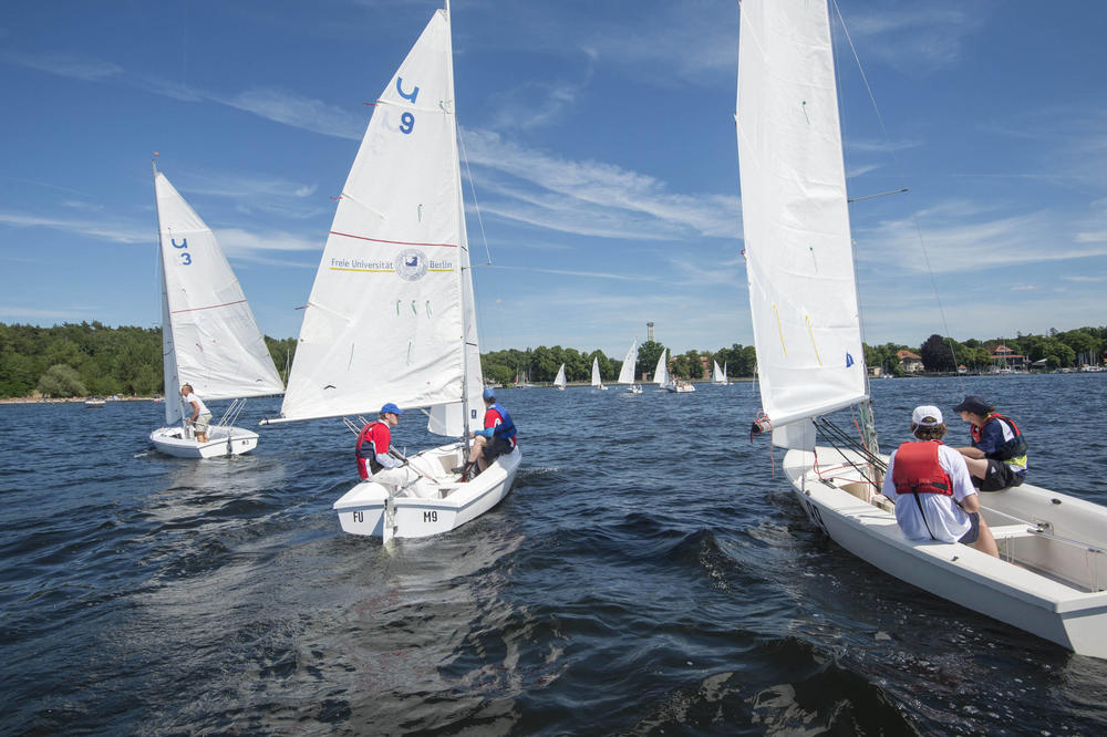 Ahoi! Segeln gehört zu den zahlreichen Sportarten, die der Hochschulsport anbietet.