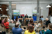 In Moskau kamen rund 30 Alumni zusammen und diskutierten über die Zukunft von Hochschulbildung mit und nach Corona. Die Veranstaltung wurde gemeinsam vom Verbindungsbüro der Freien Universität in Moskau und dem Alumni-Büro in Berlin organisiert.