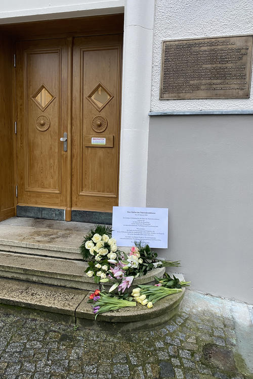 Am Nachmittag vor der Ihnestraße 22 in Berlin-Dahlem.