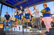 Die besten Läuferinnen auf dem Podium: Die Gewinnerin Helena van Thiel Platz vor der Zweitplatzierten Alena Kühlein und Teresa Wahl auf dem dritten Platz.