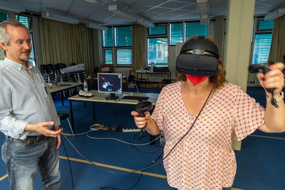 Den Weltraum von Dahlem aus entdecken – eine Virtual-Reality-Brille machte es möglich.