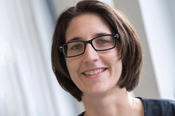 Die Molekül-Dompteurin – Viktoria Däschlein-Geßner hat den Klung-Wilhelmy-Wissenschafts-Preis 2022 erhalten.