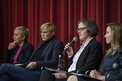 Am Mikrofon: Julia von Blumenthal, Politikwissenschaftlerin und Präsidentin der Humboldt-Universität