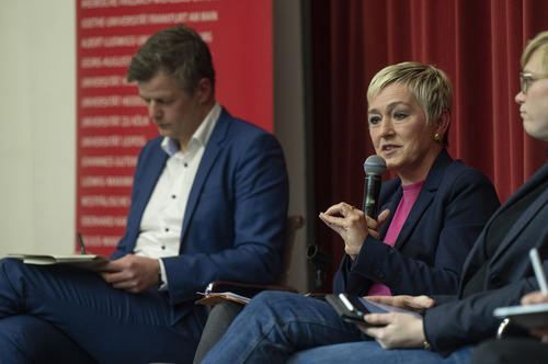 Professorin Sabine Kropp in der Diskussion