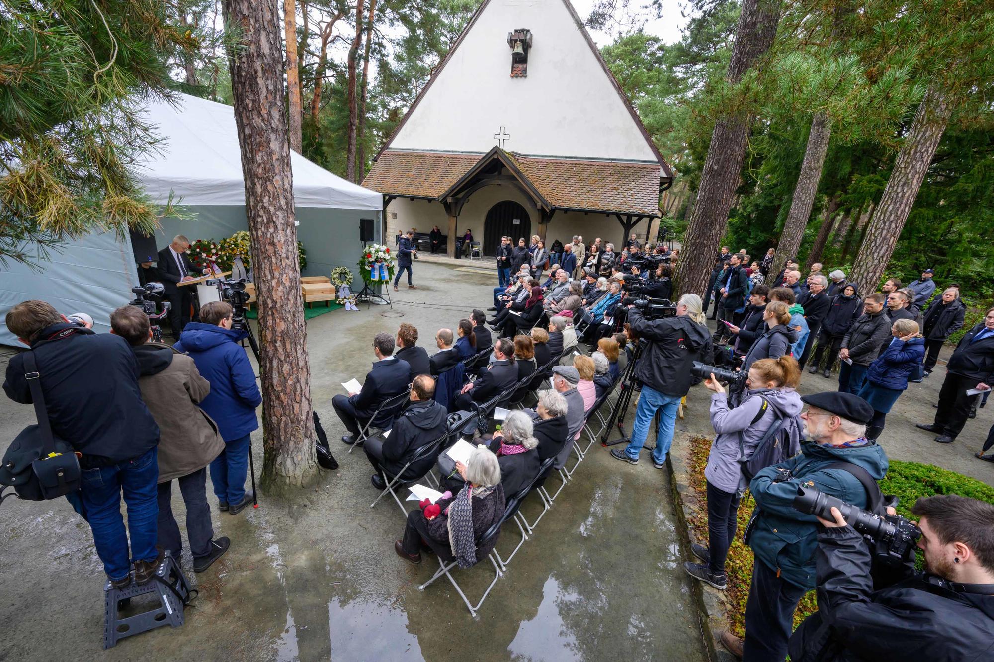 Das Interesse der Öffentlichkeit und der Medien an der Trauerfeier und Bestattung war groß.