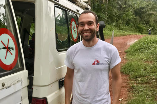 Stefan Tihi bei einem Einsatz von Ärzte ohne Grenzen in Nigeria.