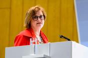 Berlins Wissenschaftssenatorin Dr. Ina Czyborra würdigte den „Veränderungs- und Gestaltungswillen“ der Freien Universität Berlin.