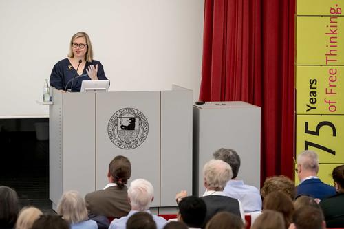 Prof. Dr. Anita Traninger, in diesem Jahr mit dem Leibniz-Preis ausgezeichnet, hielt eine der Eröffnungsreden zur International Week.
