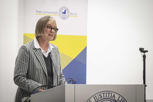 Cosima Möller, Professorin für Bürgerliches und Römisches Recht, führte als Vorsitzende des Kapitels Rechtswissenschaft der ERG in den Festvortrag ein.