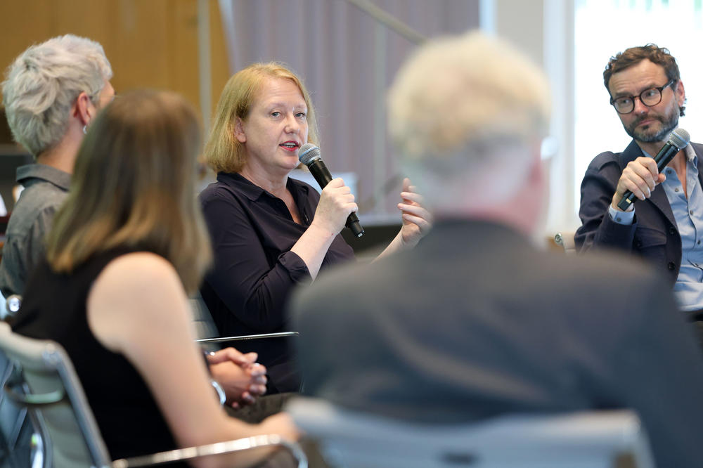 Bundesfamilienministerin Lisa Paus hat am Otto-Suhr-Institut studiert. Die Alumna berichtete im Rahmen der Podiumsdiskussion von ihrer Zeit in Dahlem.