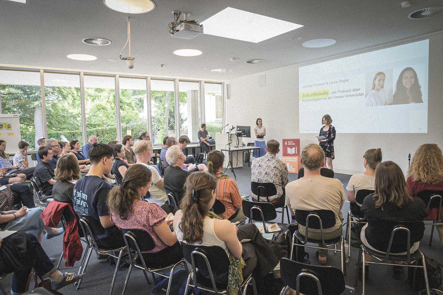 Bei der „Midterm“ Veranstaltung der FUturisten ging es auch um die Frage, wie eigene Futurist-Projekte bekannter gemacht werden können – zum Beispiel bei der „Zukunftslaube“.