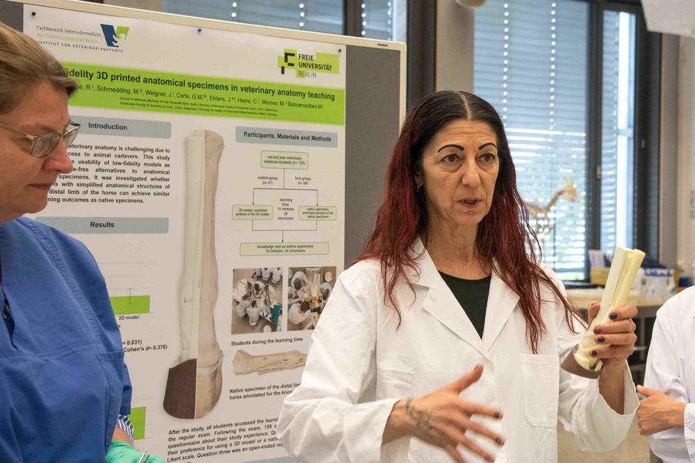 Das psychische Wohlbefinden von Studierenden ist ein Forschungsschwerpunkt des Instituts, sagt Mahtab Bahramsoltani, Geschäftsführende Direktorin und Professorin für Veterinär-Anatomie und Didaktik in der Veterinärmedizin.