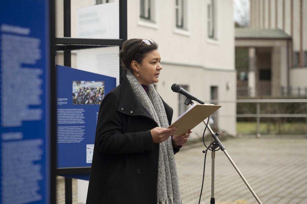 Die Historikerin Dr. Manuela Bauche hat die Ausstellung „Erinnerungsort Ihnestraße“ kuratiert. Bei der Gedenkveranstaltung erinnerte sie an die Schwestern Luzie und Cäcilie Borinski.