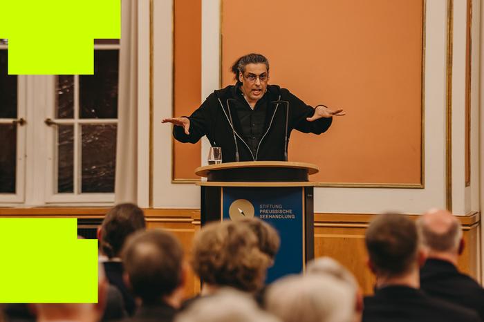Der Preisträger Abbas Khider bei seiner Dankesrede