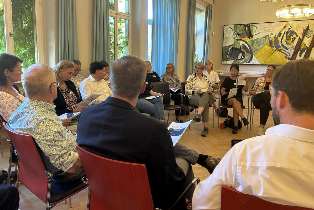 In Arbeitsgruppen ging es die Handlungsfelder Kommunikation, Sparen mit Haltung, Strukturübergänge, Studium und Lehre, Forschung, Digitalisierung, Einnahmen und wissenschaftliche Karrierewege.