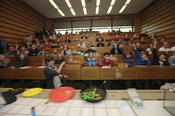 Highlight und oft Abschluss der Langen Nacht auf dem Campus der Freien Universität in Dahlem: Die Experimente des Fachbereichs Biologie, Chemie, Pharmazie.