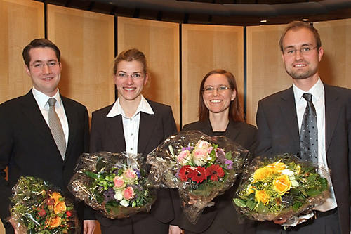 Preisträger der Freien Universität des VBKI-Europapreises: (v.l.n.r) Dr. Claas Friedrich Germelmann, Ulrike Saul, Dr. Judith Hoffmann und Lars Winkelmann