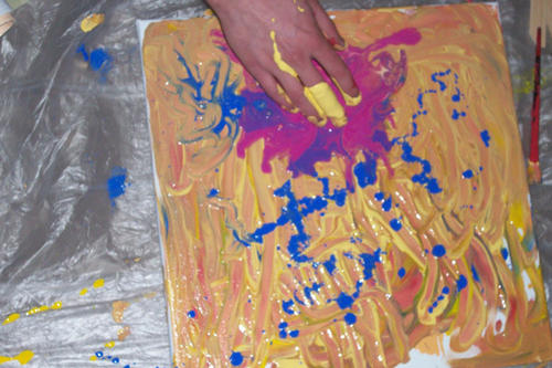 Voller Einsatz beim Action-Painting-Workshop