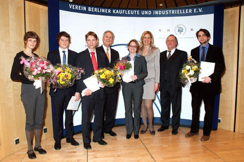 Nina Bußmann, Niklas Schrader, Dr. Jan Scharlau, VBKI-Präsident Klaus v. d. Heyde, Dr. Susanne Neheider, Dr. Silvana Koch-Merin, Vizepräsidentin d. Europäischen Parlaments, Laudator Prof. Dr. Wilfried Fuhrmann, Philipp Hessel (v.l.n.r.).