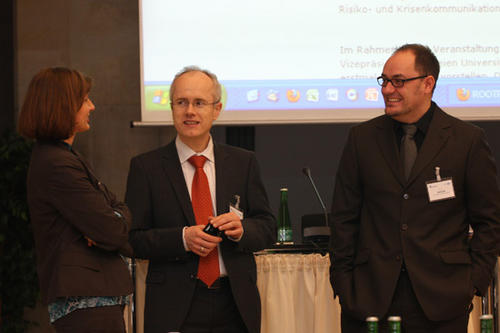 Diskutieren über Sicherheit: Marie-Luise Beck, Prof. Dr. Jochen Schiller sowie Dr. Lars Gerhold (v.l.n.r.)