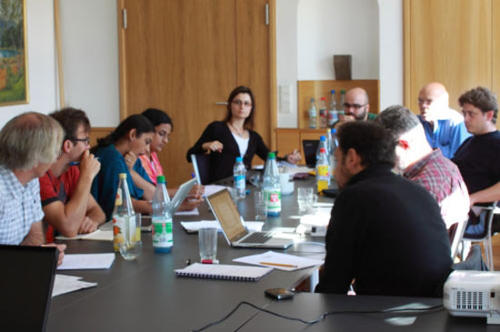 Wissenschaftler verschiedener Fachrichtungen und aus fünf Ländern trafen sich an der Freien Universität, um über Richtlinien für die Sicherung von Arbeitsstandards in internationalen Unternehmen zu diskutieren.