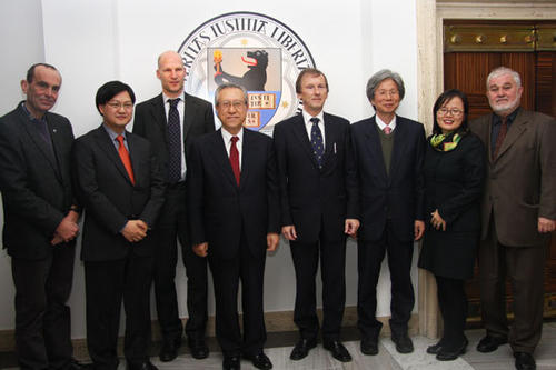 v.l.: C. Gibian, Abt. Außenangelegenheiten; Y. J. Lee,  Universität Tübingen; S. Conrad, FMI; J. B. Kim; W. Väth; H. Kwon, AKS; E.-J. Lee, Inst. f. Koreastudien; J. Kocka, Emeritus der Freien Universität und ehem. Präsident des WZB